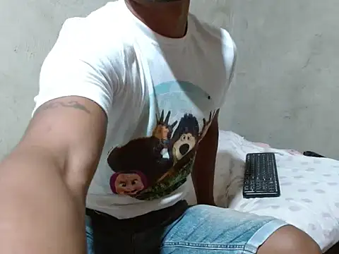 Snapshot of fernandez_latinblackk chatting on 11/28/25, 02:03 fernandez latinblackk online show from 11/28/25, 02:03