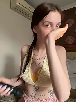 Snapshot of Sweet_Evva chatting on 09/13/25, 03:45 Sweet Evva online show from 09/13/25, 03:45