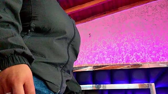 Snapshot of Sofia_martiin chatting on 10/31/25, 03:07 Sofia martiin online show from 10/31/25, 03:07