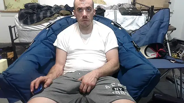 Snapshot of ScubaStevex chatting on 02/27/25, 01:17 ScubaStevex online show from 02/27/25, 01:17