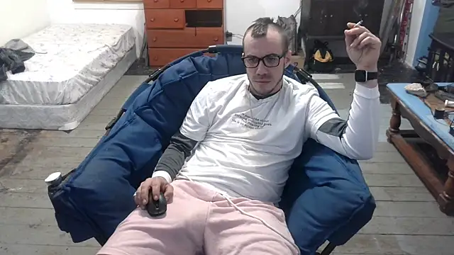 Snapshot of ScubaStevex chatting on 03/11/25, 04:29 ScubaStevex online show from 03/11/25, 04:29