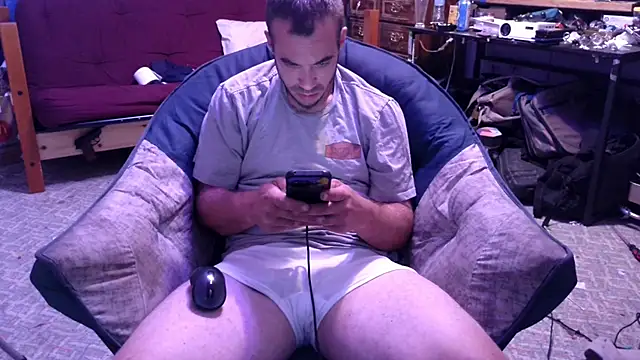 Snapshot of ScubaStevex chatting on 09/19/25, 07:32 ScubaStevex online show from 09/19/25, 07:32