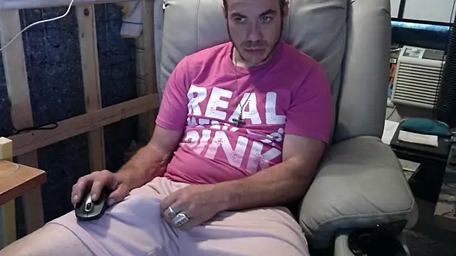 Snapshot of ScubaStevex chatting on 10/09/25, 12:36 ScubaStevex online show from 10/09/25, 12:36