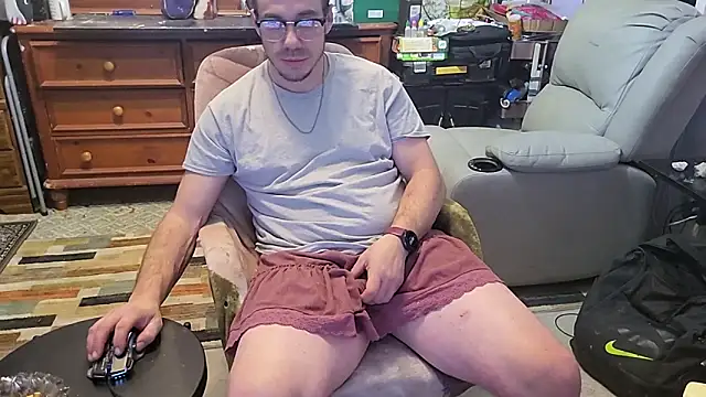 Snapshot of ScubaStevex chatting on 12/18/25, 05:57 ScubaStevex online show from 12/18/25, 05:57