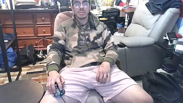 Snapshot of ScubaStevex chatting on 12/20/25, 05:31 ScubaStevex online show from 12/20/25, 05:31