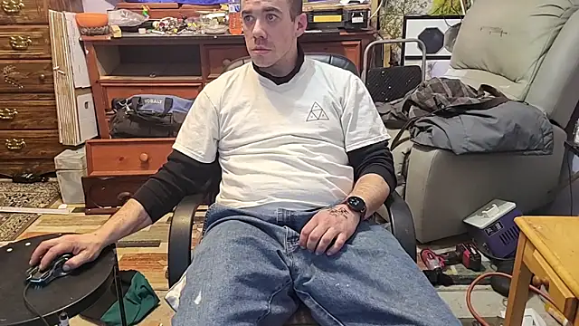 Snapshot of ScubaStevex chatting on 02/02/26, 05:50 ScubaStevex online show from 02/02/26, 05:50