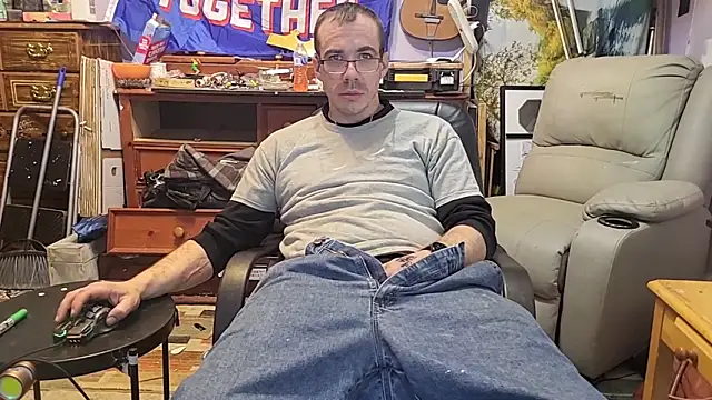 Snapshot of ScubaStevex chatting on 02/02/26, 10:08 ScubaStevex online show from 02/02/26, 10:08