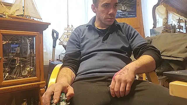 Snapshot of ScubaStevex chatting on 02/10/26, 01:15 ScubaStevex online show from 02/10/26, 01:15