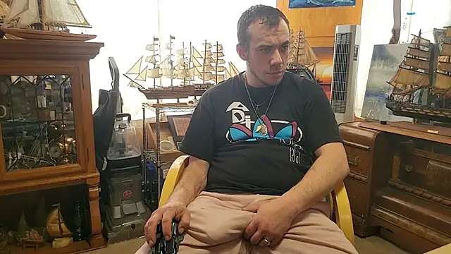 Snapshot of ScubaStevex chatting on 03/11/26, 08:04 ScubaStevex online show from 03/11/26, 08:04