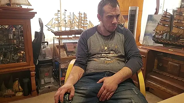 Snapshot of ScubaStevex chatting on 03/12/26, 08:26 ScubaStevex online show from 03/12/26, 08:26