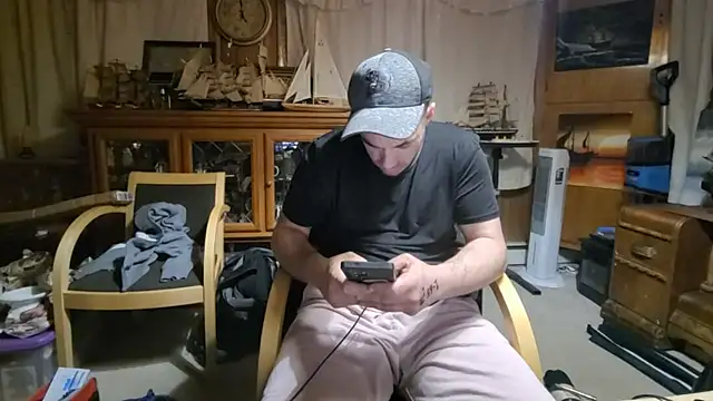 Snapshot of ScubaStevex chatting on 04/18/26, 04:16 ScubaStevex online show from 04/18/26, 04:16