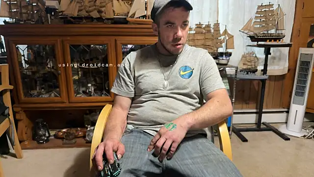 Snapshot of ScubaStevex chatting on 04/29/26, 11:22 ScubaStevex online show from 04/29/26, 11:22