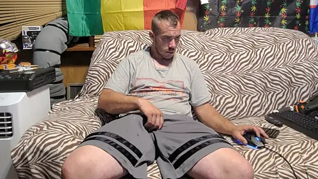 Snapshot of ScubaStevex chatting on 07/14/26, 04:06 ScubaStevex online show from 07/14/26, 04:06