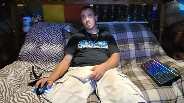 Snapshot of ScubaStevex chatting on 07/29/26, 05:38 ScubaStevex online show from 07/29/26, 05:38