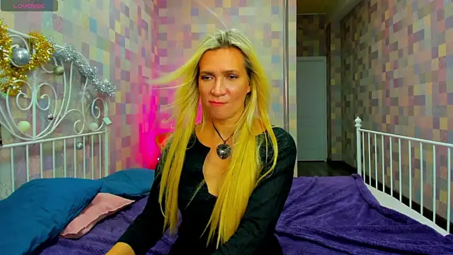 Luna  Lewis online show from 01/07/25, 02:08