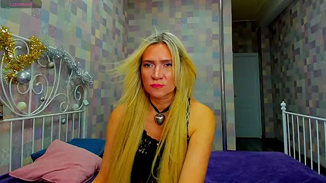 Luna  Lewis online show from 01/08/25, 08:06