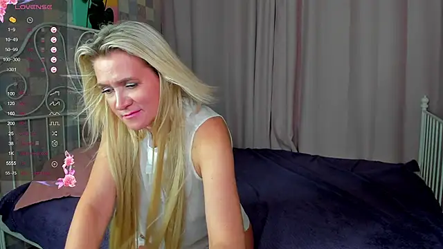 Luna  Lewis online show from 03/21/25, 11:33