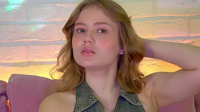 Snapshot of SelinSwarovski chatting on 11/15/25, 04:25 SelinSwarovski online show from 11/15/25, 04:25