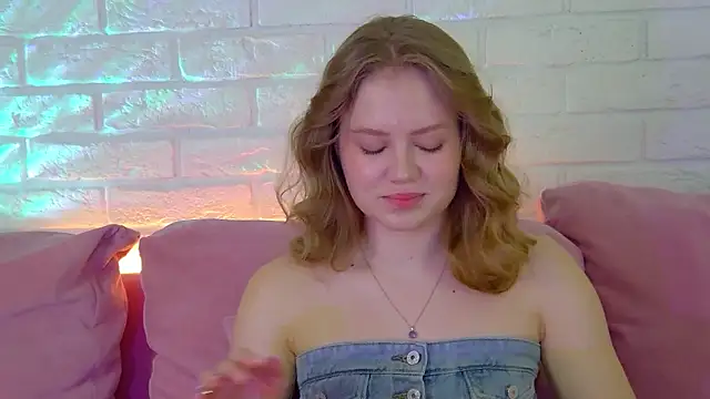 Snapshot of SelinSwarovski chatting on 11/27/25, 06:21 SelinSwarovski online show from 11/27/25, 06:21