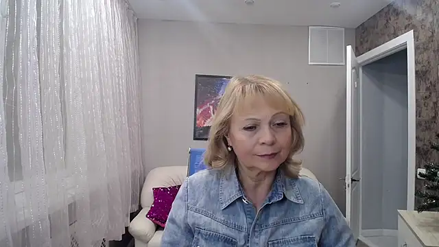 Snapshot of Milla_Cutie18 chatting on 12/13/24, 06:31 Milla Cutie18 online show from 12/13/24, 06:31