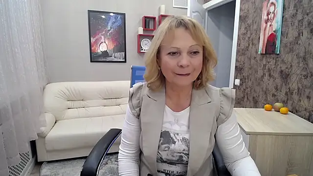 Snapshot of Milla_Cutie18 chatting on 02/05/25, 08:32 Milla Cutie18 online show from 02/05/25, 08:32