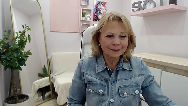 Snapshot of Milla_Cutie18 chatting on 02/26/25, 12:14 Milla Cutie18 online show from 02/26/25, 12:14