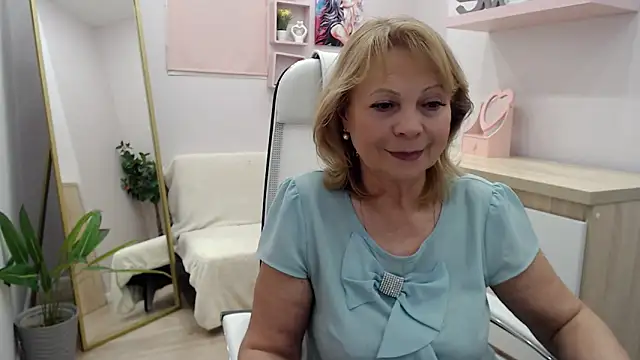 Snapshot of Milla_Cutie18 chatting on 02/27/25, 11:52 Milla Cutie18 online show from 02/27/25, 11:52