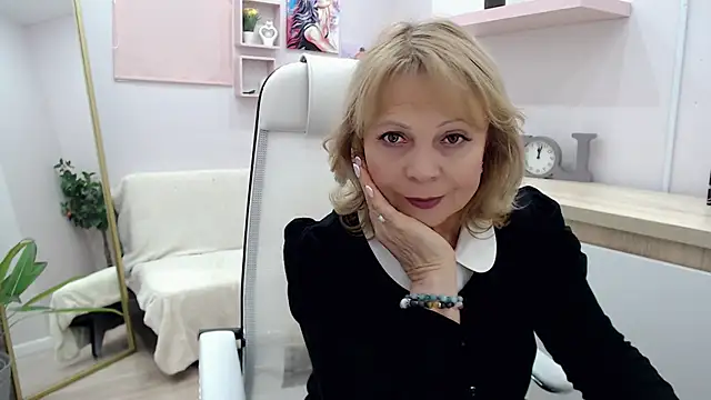 Snapshot of Milla_Cutie18 chatting on 03/03/25, 09:00 Milla Cutie18 online show from 03/03/25, 09:00