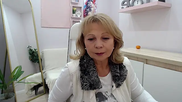 Snapshot of Milla_Cutie18 chatting on 03/05/25, 12:11 Milla Cutie18 online show from 03/05/25, 12:11