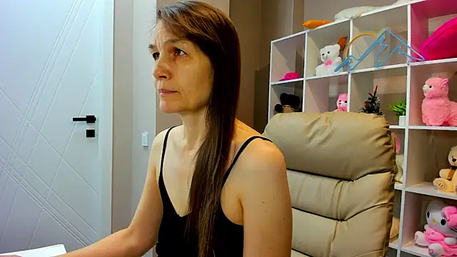 Snapshot of Lillian_White chatting on 01/05/25, 01:13 Lillian White online show from 01/05/25, 01:13