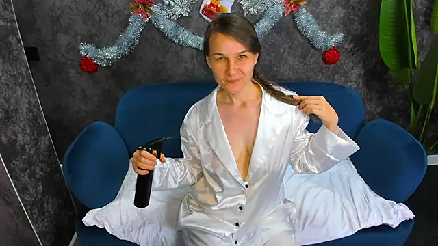 Snapshot of Lillian_White chatting on 01/14/25, 04:04 Lillian White online show from 01/14/25, 04:04