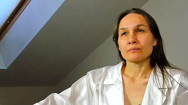 Snapshot of Lillian_White chatting on 02/01/25, 10:26 Lillian White online show from 02/01/25, 10:26