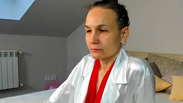 Snapshot of Lillian_White chatting on 02/02/25, 10:13 Lillian White online show from 02/02/25, 10:13