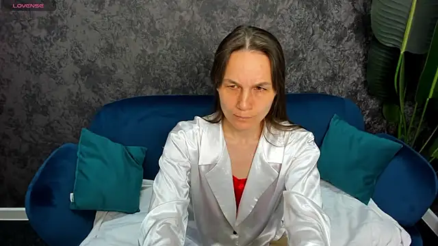 Snapshot of Lillian_White chatting on 02/19/25, 06:44 Lillian White online show from 02/19/25, 06:44