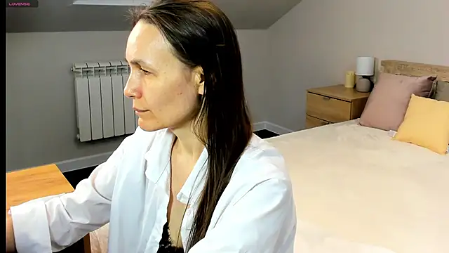 Snapshot of Lillian_White chatting on 02/22/25, 01:11 Lillian White online show from 02/22/25, 01:11