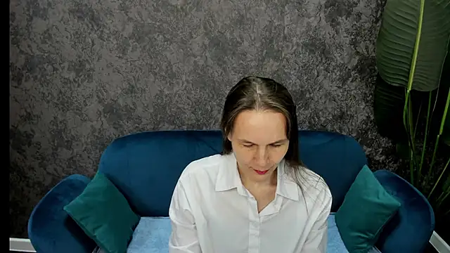 Snapshot of Lillian_White chatting on 03/06/25, 07:57 Lillian White online show from 03/06/25, 07:57