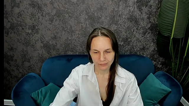 Snapshot of Lillian_White chatting on 03/06/25, 11:03 Lillian White online show from 03/06/25, 11:03