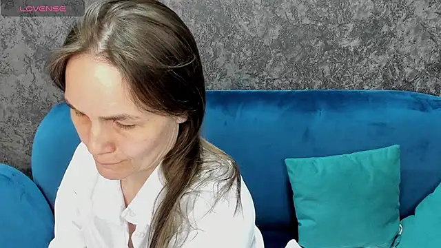 Snapshot of Lillian_White chatting on 03/10/25, 02:05 Lillian White online show from 03/10/25, 02:05