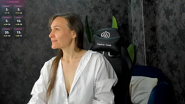 Snapshot of Lillian_White chatting on 10/10/25, 11:59 Lillian White online show from 10/10/25, 11:59