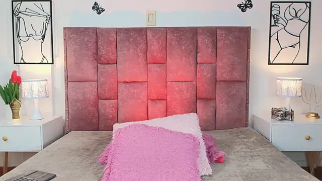 Snapshot of NicolMiller4 chatting on 04/19/26, 02:22 NicolMiller4 online show from 04/19/26, 02:22