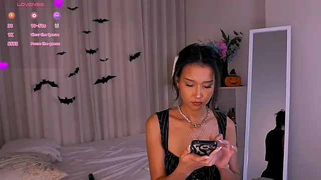 Melissa Mone online show from 10/28/25, 05:22