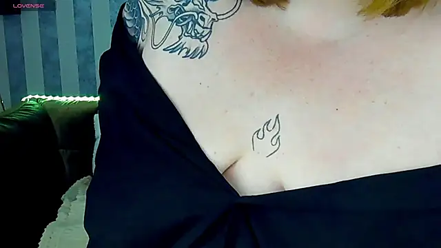 ZaraReignn online show from 12/27/24, 03:42