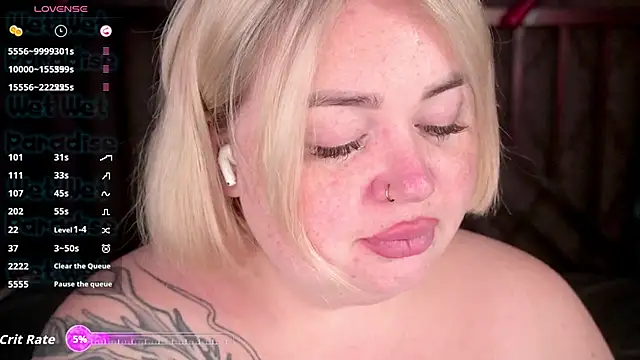 ZaraReignn online show from 10/14/25, 08:59