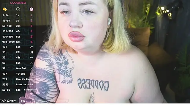 Snapshot of ZaraReignn chatting on 03/14/26, 08:47 ZaraReignn online show from 03/14/26, 08:47