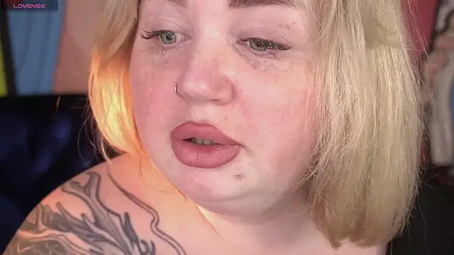 Snapshot of ZaraReignn chatting on 03/31/26, 07:58 ZaraReignn online show from 03/31/26, 07:58