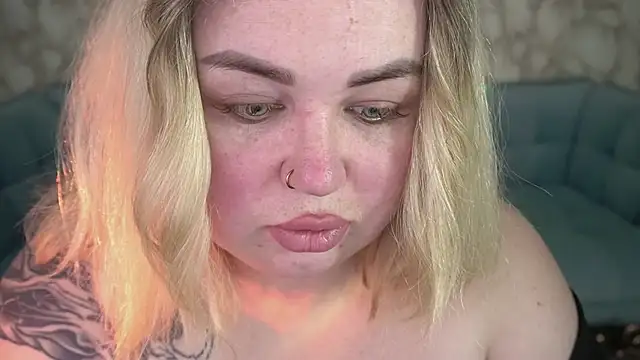 Snapshot of ZaraReignn chatting on 04/13/26, 07:52 ZaraReignn online show from 04/13/26, 07:52