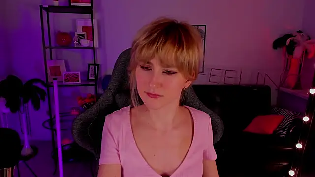 Snapshot of LuxRayi chatting on 01/07/25, 06:03 LuxRayi online show from 01/07/25, 06:03