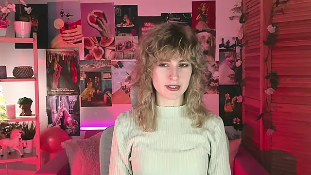 Snapshot of LuxRayi chatting on 01/08/25, 03:07 LuxRayi online show from 01/08/25, 03:07