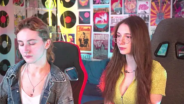 Snapshot of LuxRayi chatting on 01/10/25, 06:17 LuxRayi online show from 01/10/25, 06:17