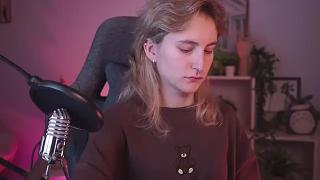 Snapshot of LuxRayi chatting on 01/13/25, 08:58 LuxRayi online show from 01/13/25, 08:58